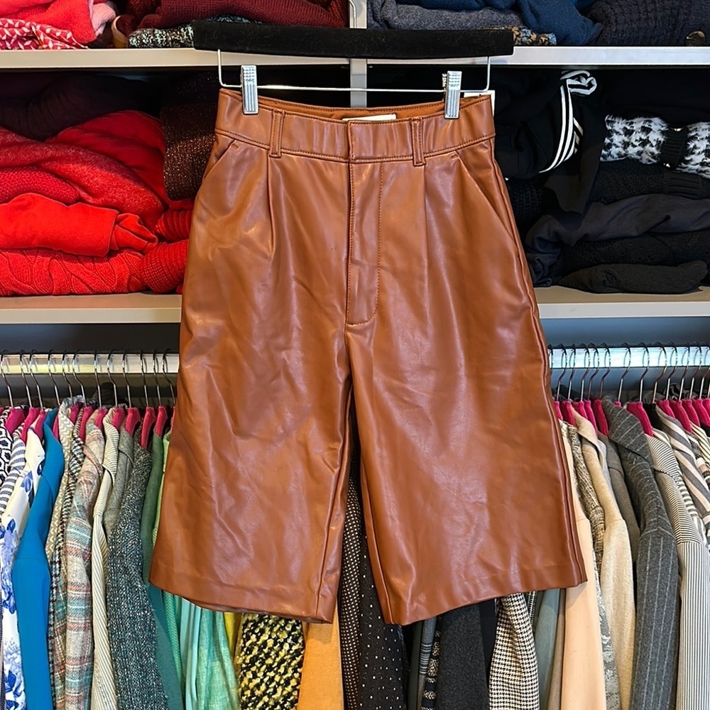 Abercrombie & Fitch brown faux leather Bermuda length shorts size XS NWT
